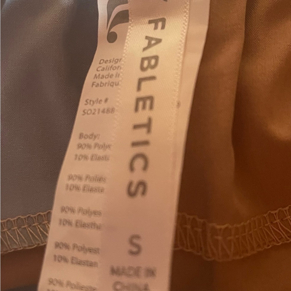 Fabletics cargo shorts - Picture 9 of 12